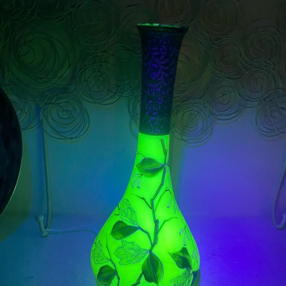 Vintage Hand Painted Uranium Vase - Picture 7 of 9